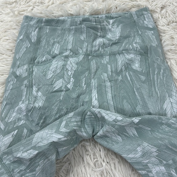 Lululemon Swift Speed High-Rise Short 8" Reverberate Chevron Jacquard Silver - Picture 2 of 6